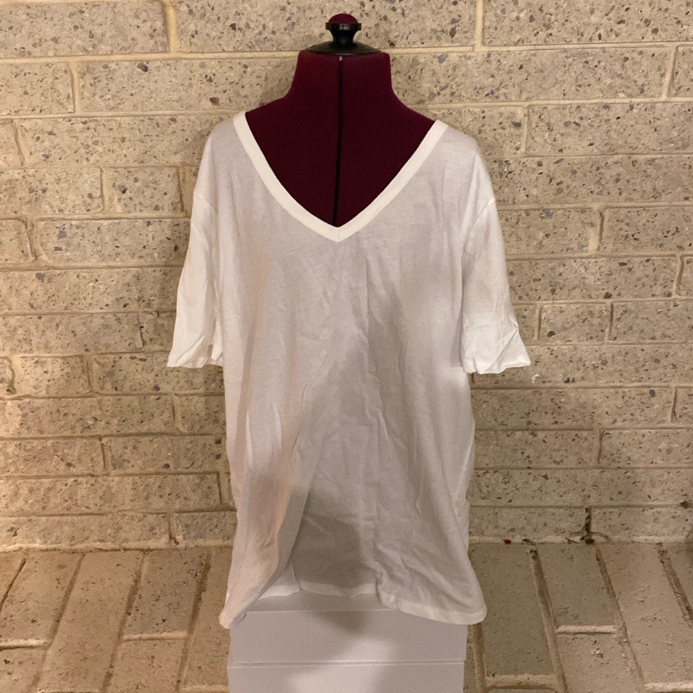 White tee